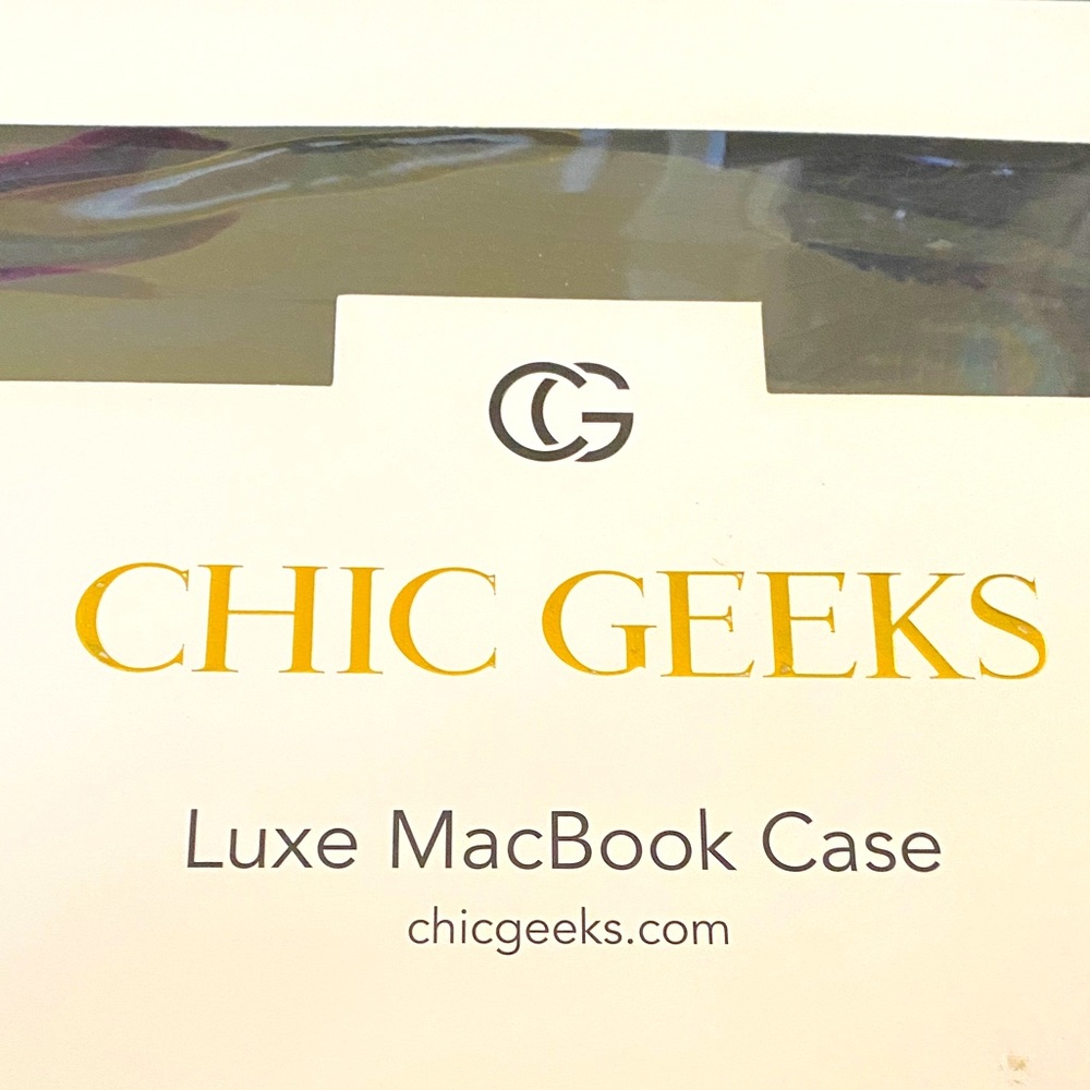 Chic Geeks Luxe crocodile MacBook Case
